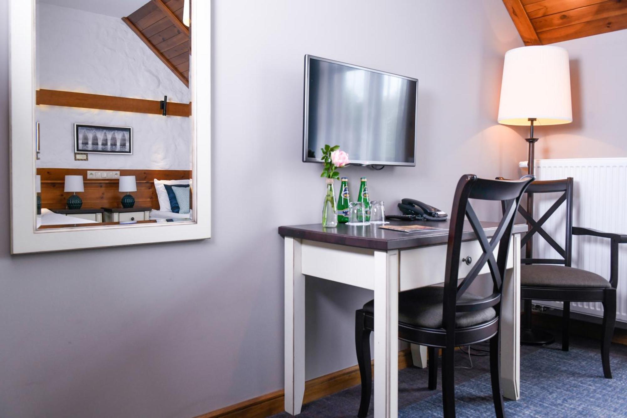 Folwark Lekuk Hotel Łękuk Mały Eksteriør billede